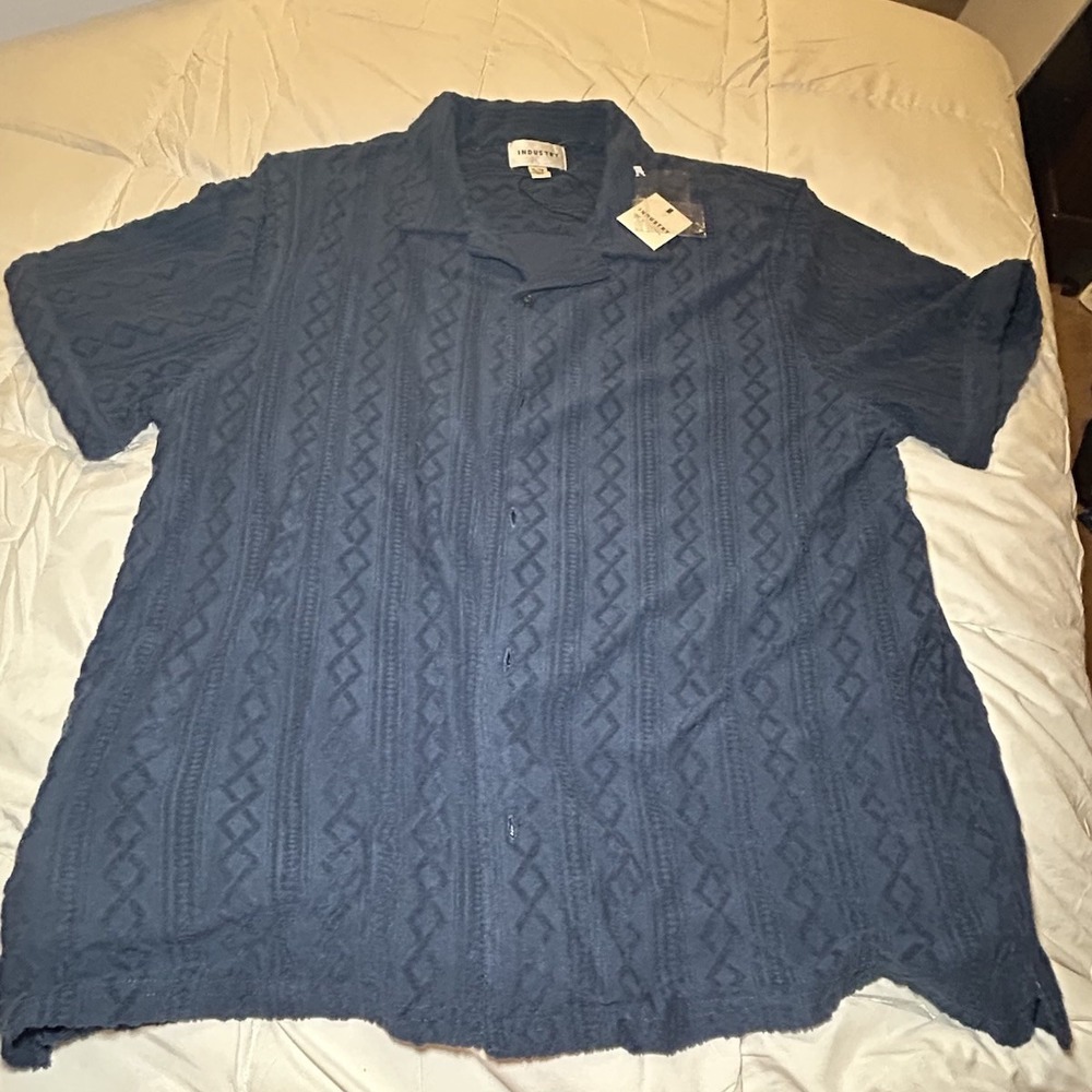 Perfect Men’s Gift NWT Casual Navy XL Button Up Untucked Style SS Shirt
